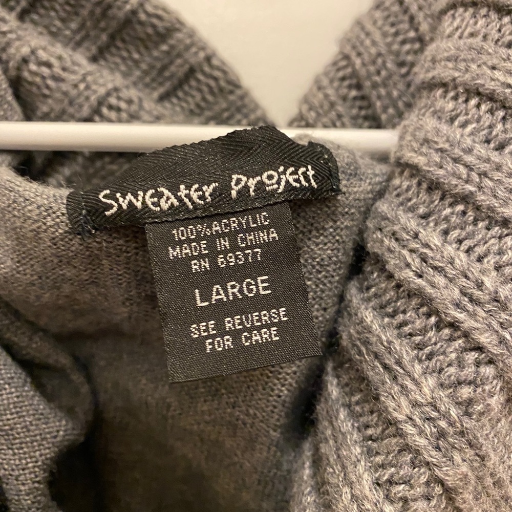 Cute sweater - Picture 2 of 2